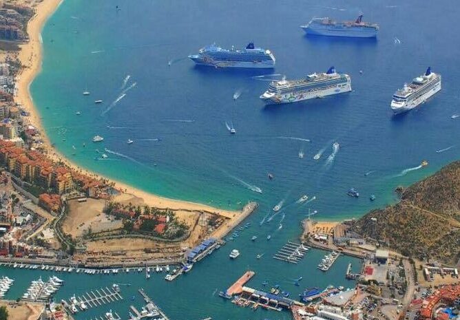 Cabo Bay Welcomes Four Cruise Ships