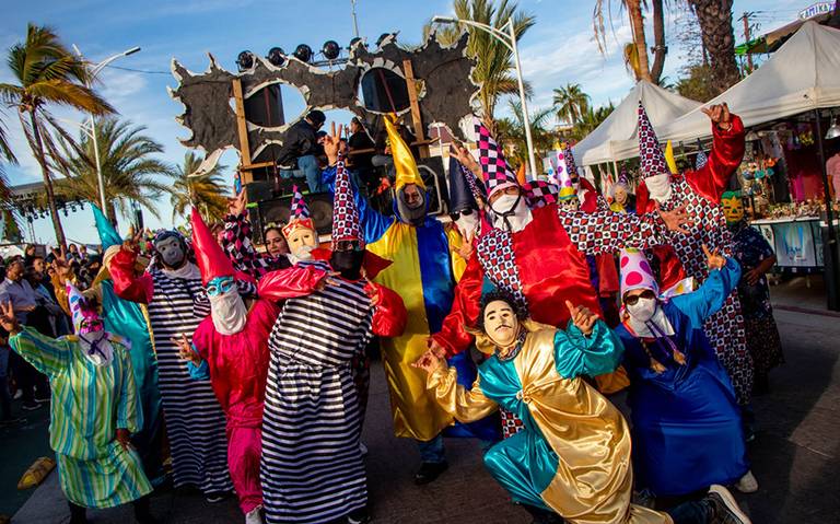 Carnaval-de-La-Paz-payasos - Gringo Gazette