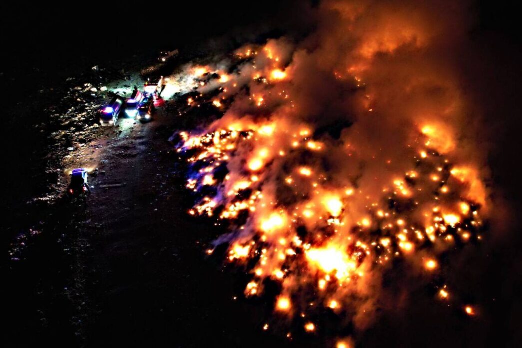 incendio-relleno-sanitario-la-paz-bomberos-2-1320x880 - Gringo Gazette
