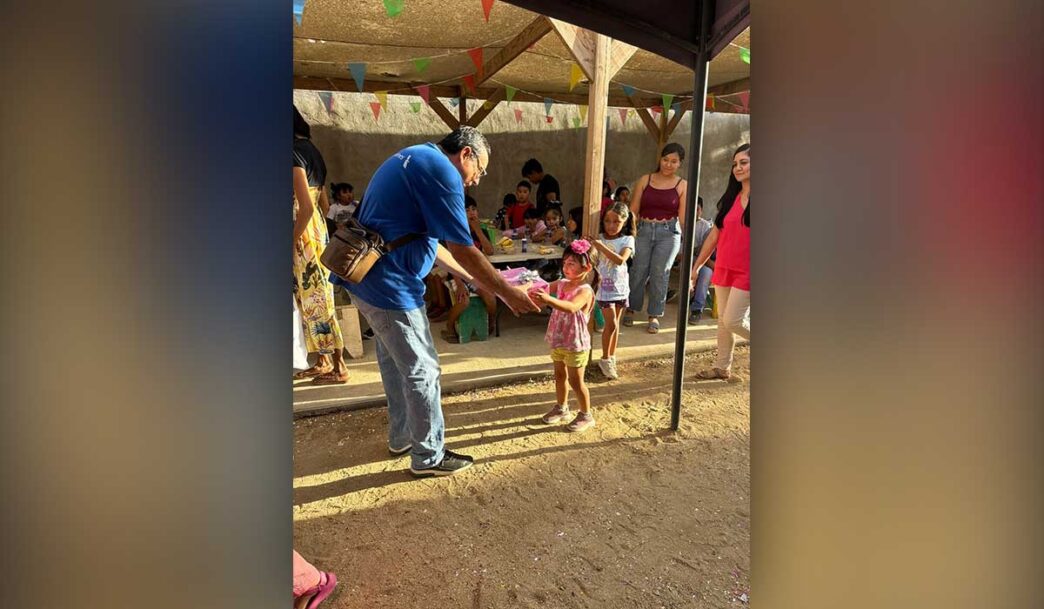 donacion-de-tenis-el-colectivo-pericue - Gringo Gazette