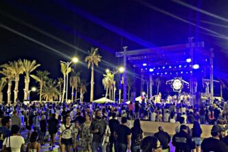 noche-pegajosa-kiosco-malecon-la-paz-gente-1-768x512 - Gringo Gazette