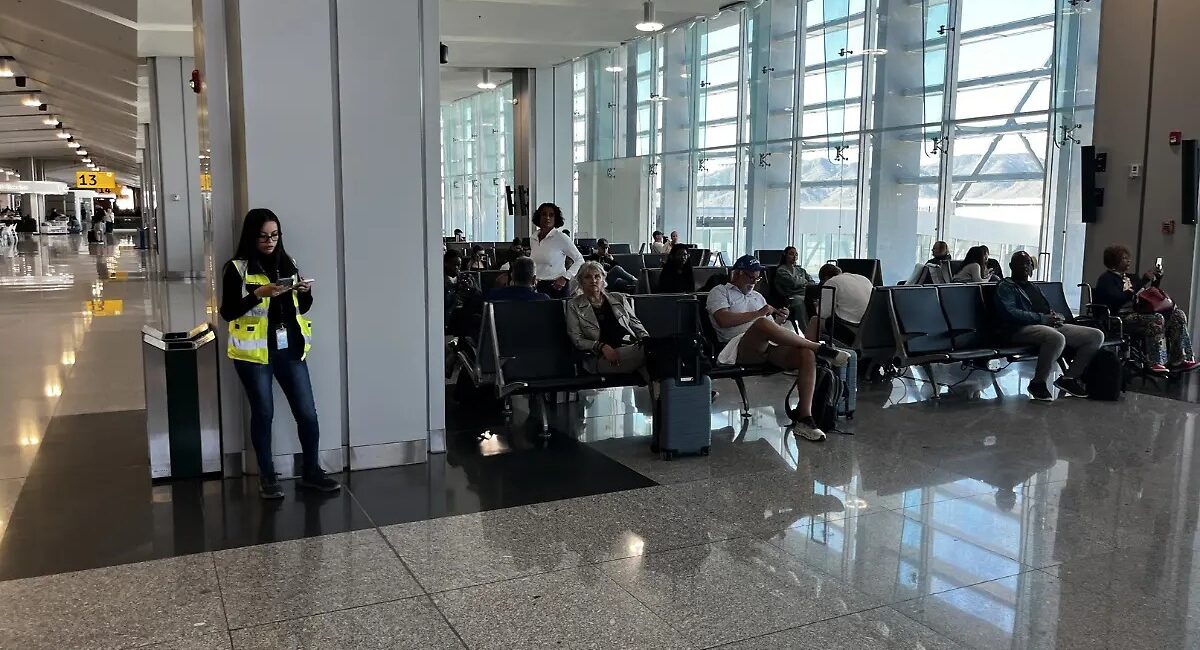 airport pic luis castrejon - Gringo Gazette