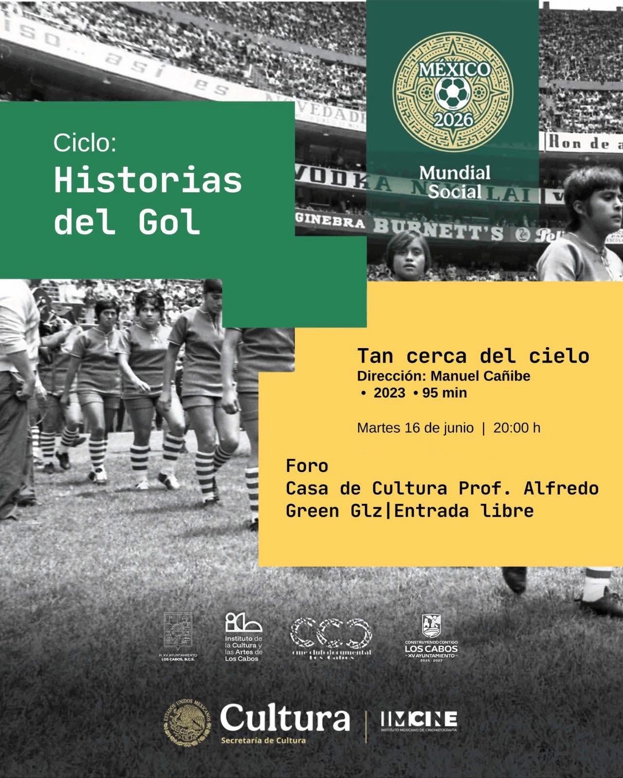 Historias de gol Poster announcing 'Ciclo: Historias del Gol' with Mexico 2026 emblem, green and yellow blocks, and a black-and-white photo background of a soccer crowd and players; event details in Spanish.