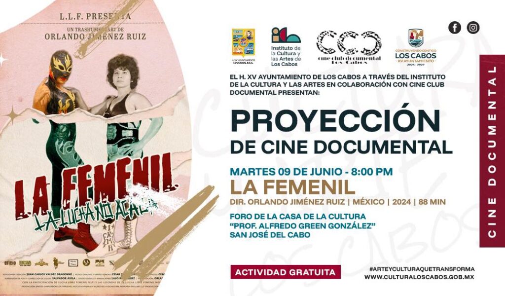 Poster for a documentary screening: left side shows vintage luchador artwork; right side announces 'PROYECCIÓN DE CINE DOCUMENTAL' with date/time and 'LA FEMENIL', 무료 (free) activity banner and sponsor logos visible.