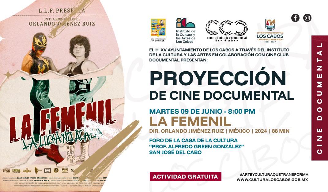 Poster for a documentary screening: left side shows vintage luchador artwork; right side announces 'PROYECCIÓN DE CINE DOCUMENTAL' with date/time and 'LA FEMENIL', 무료 (free) activity banner and sponsor logos visible.