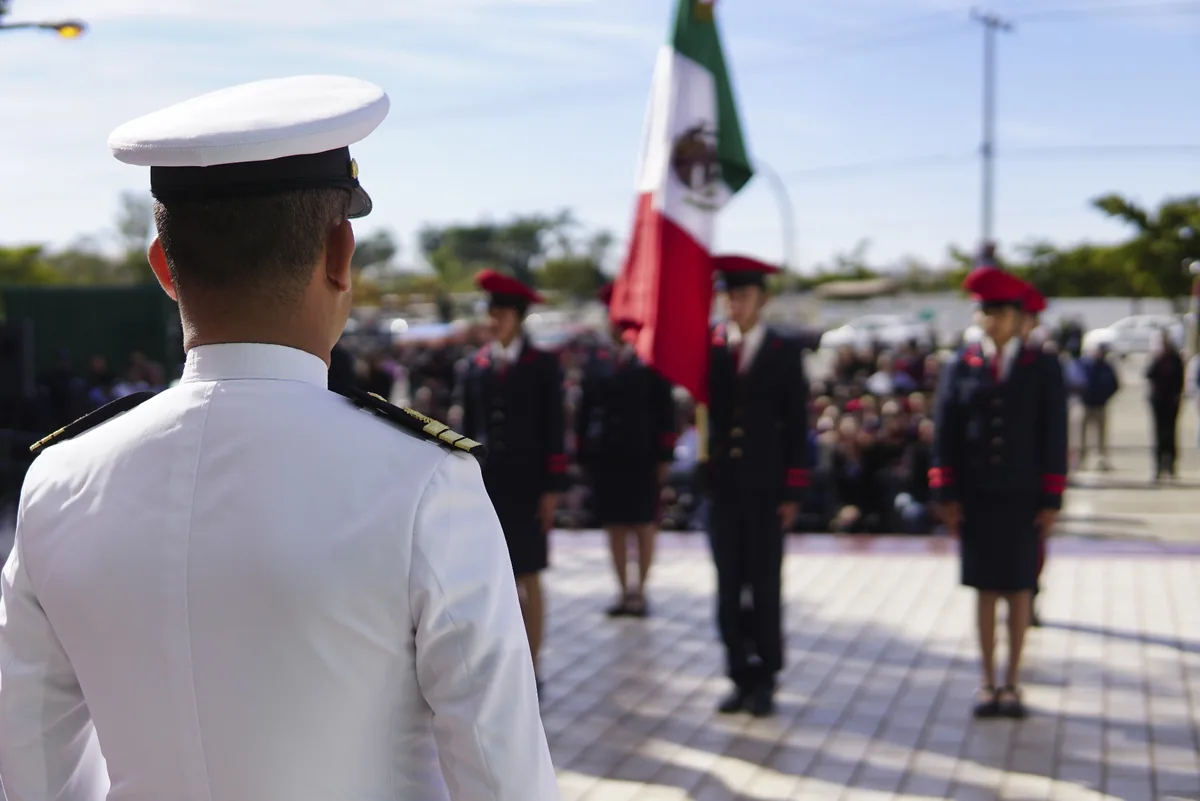 La Paz Names Navy Officer as New Police Chief