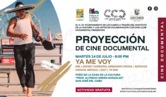 Event poster for a free documentary screening; left side shows a barefoot man on a beach boardwalk holding a hat, right side has bold title text 'PROYECCIÓN DE CINE DOCUMENTAL'.