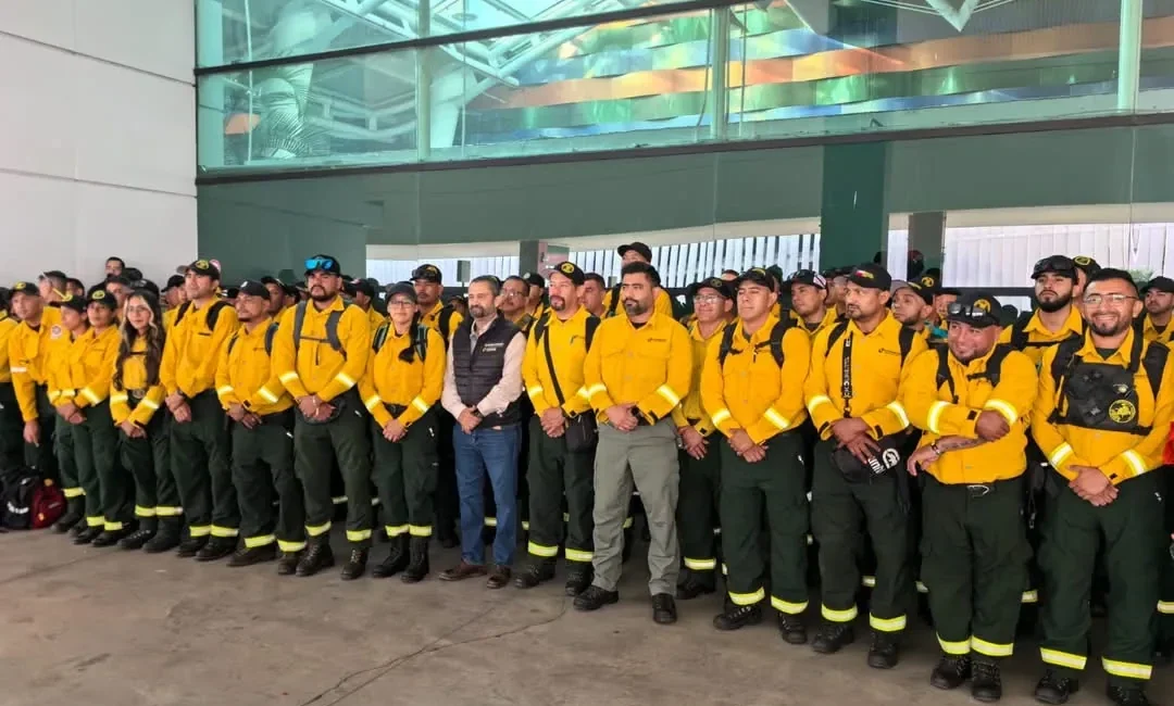 Over 200 Mexican Firefighters Deploy to Canada