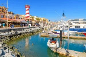 Heat Wave Empties Cabo Marina, Vendors Report 40% Sales Drop