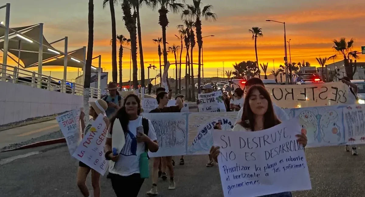 Los Cabos Residents March Against Megaprojects, Demand Permit Freeze