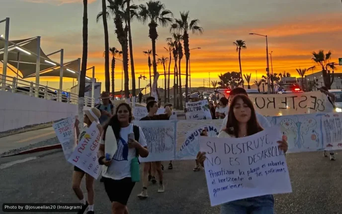 Los Cabos Residents March Against Megaprojects, Demand Permit Freeze