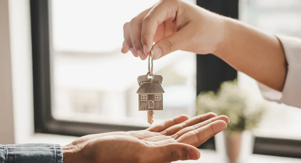 Buy First or Sell First? Solving the Move-Up Homeowner’s Biggest Puzzle