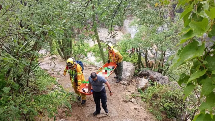 Tourist Injured in 40-Foot Fall at Sol de Mayo
